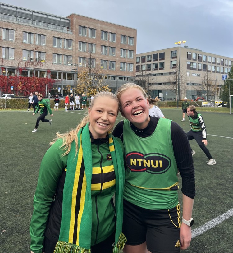 Verdens Lengste Fotballkamp Maren Aune Og Johanna Rebo (1)